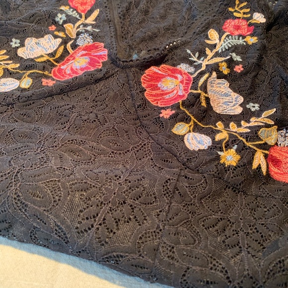 〰️ XHILARATION LACE FLORAL DRESS 〰️ - Picture 4 of 4